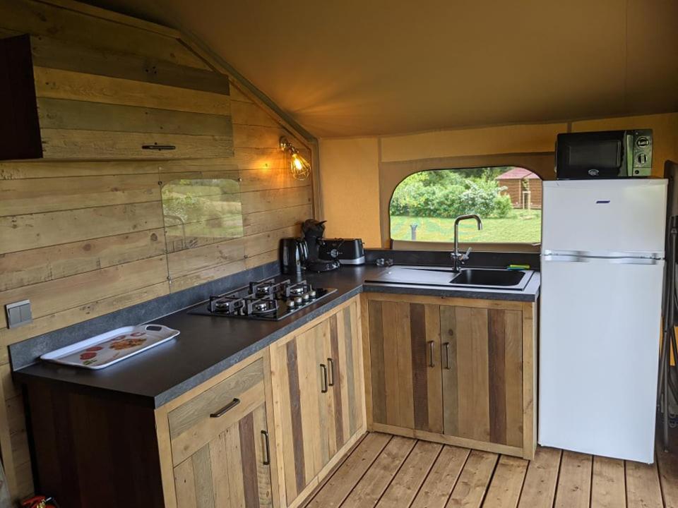Отель Camping De La Liez Peigney Экстерьер фото