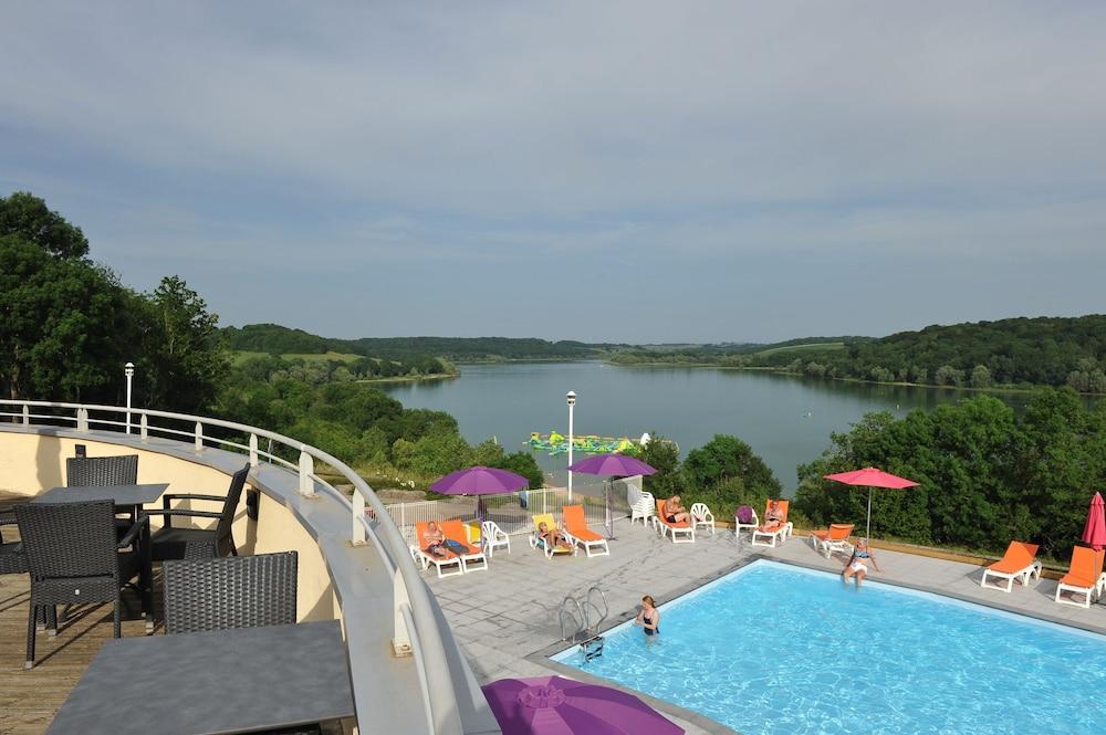 Отель Camping De La Liez Peigney Экстерьер фото