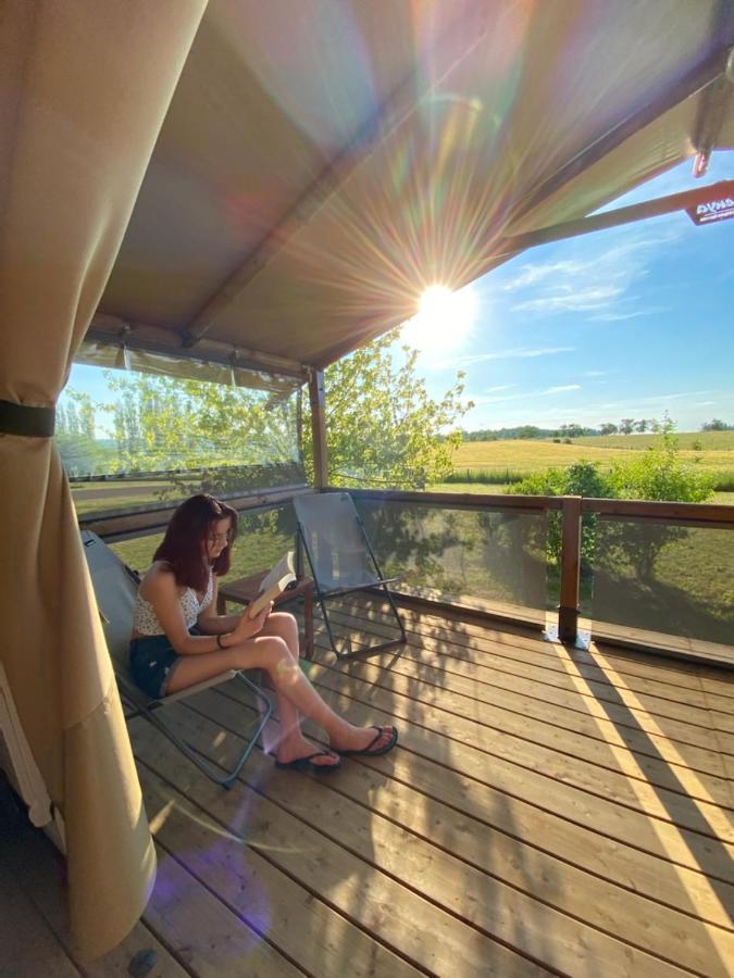 Отель Camping De La Liez Peigney Экстерьер фото