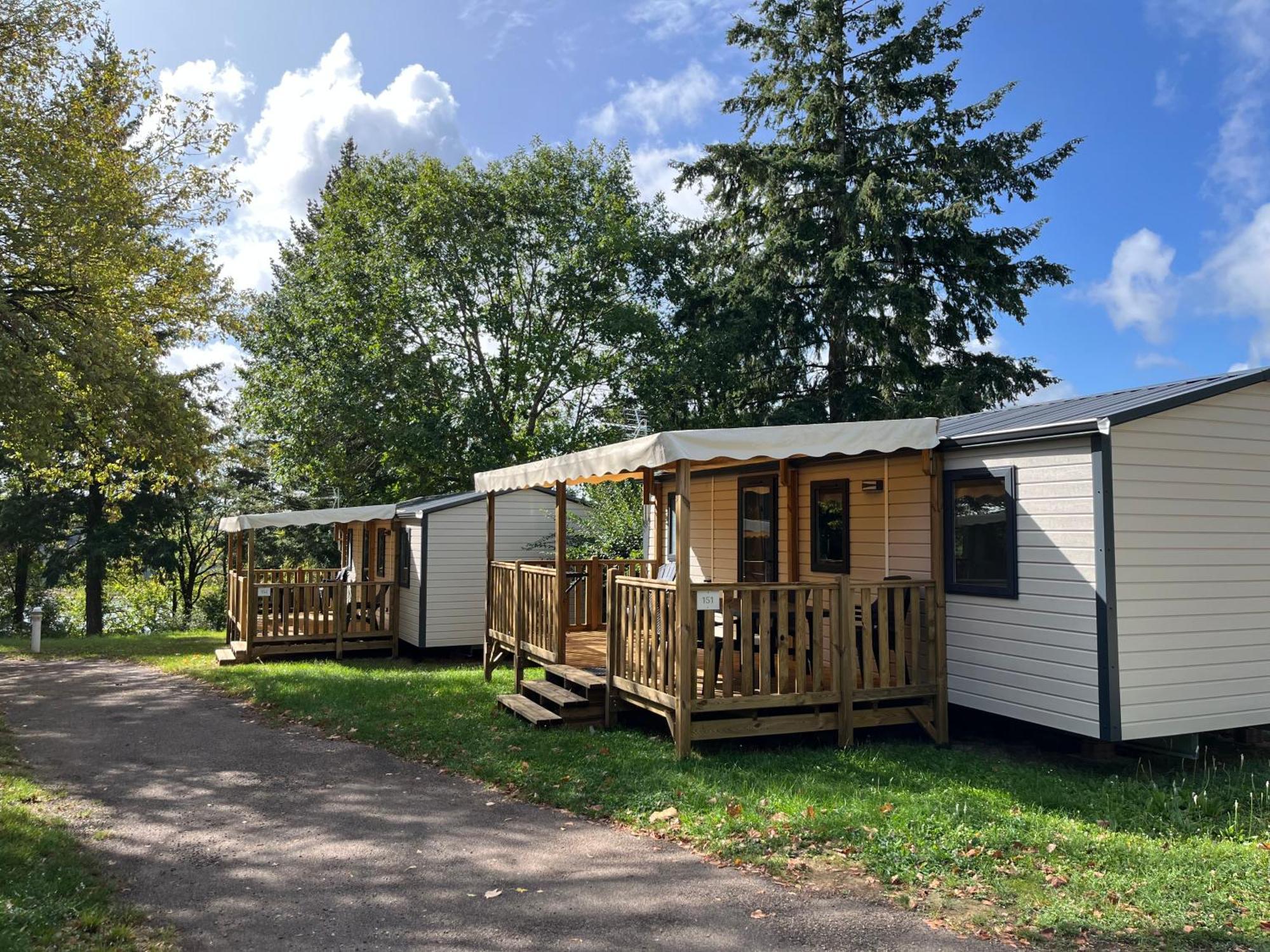 Отель Camping De La Liez Peigney Экстерьер фото