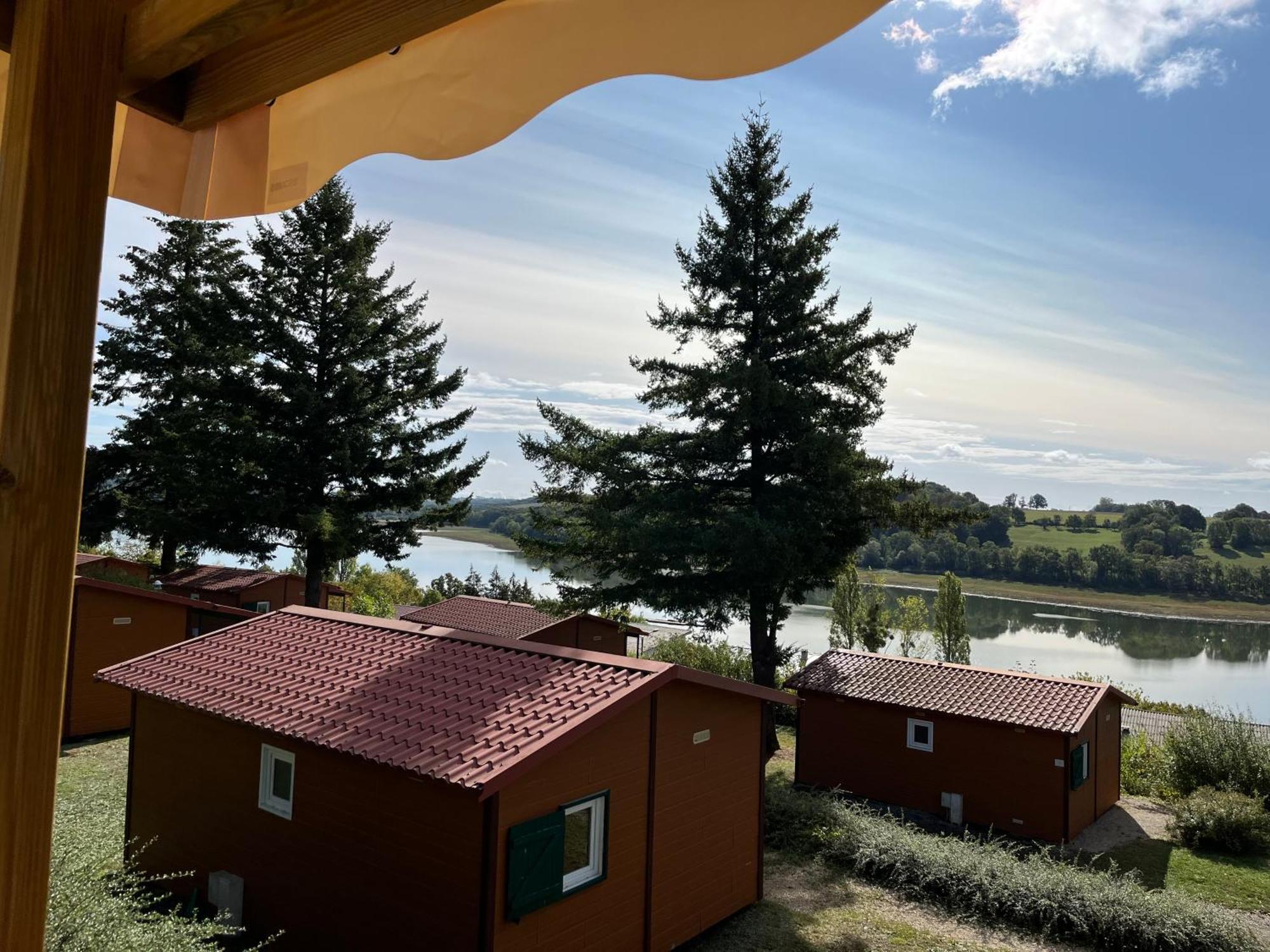 Отель Camping De La Liez Peigney Экстерьер фото