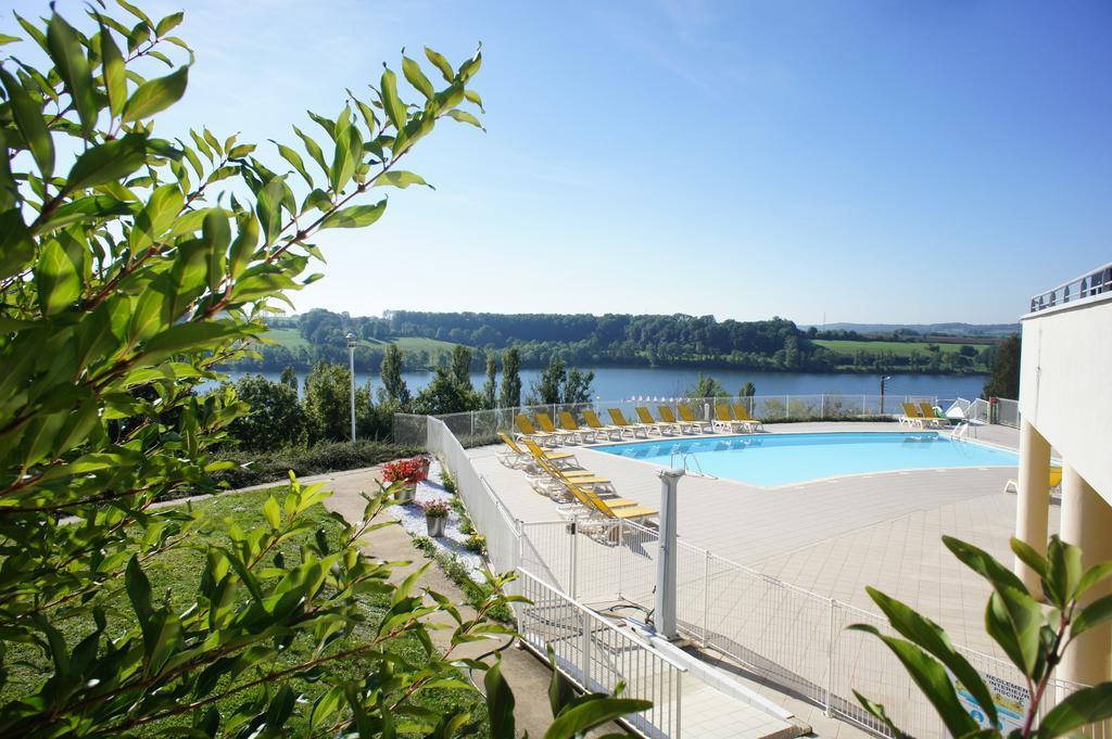 Отель Camping De La Liez Peigney Экстерьер фото