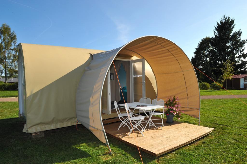 Отель Camping De La Liez Peigney Экстерьер фото