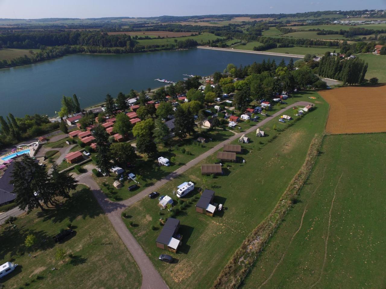 Отель Camping De La Liez Peigney Экстерьер фото